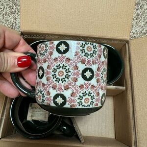 Chic & Tonic Cups Artistic Print with Vintage Flair Set Of 4 Coffee Tea Mugs